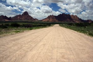Road-to-Spitzkoppe