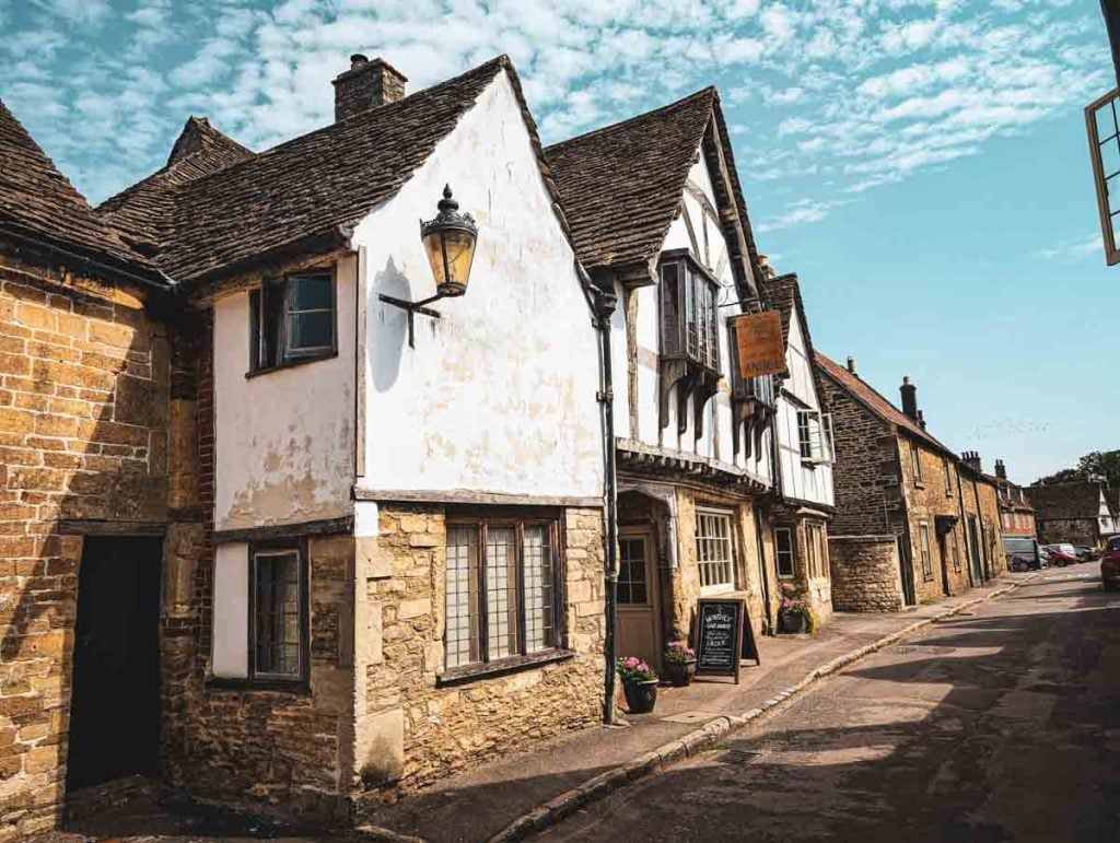 sign of the angel in Lacack. Known as Babberton Arms in Harry Potter