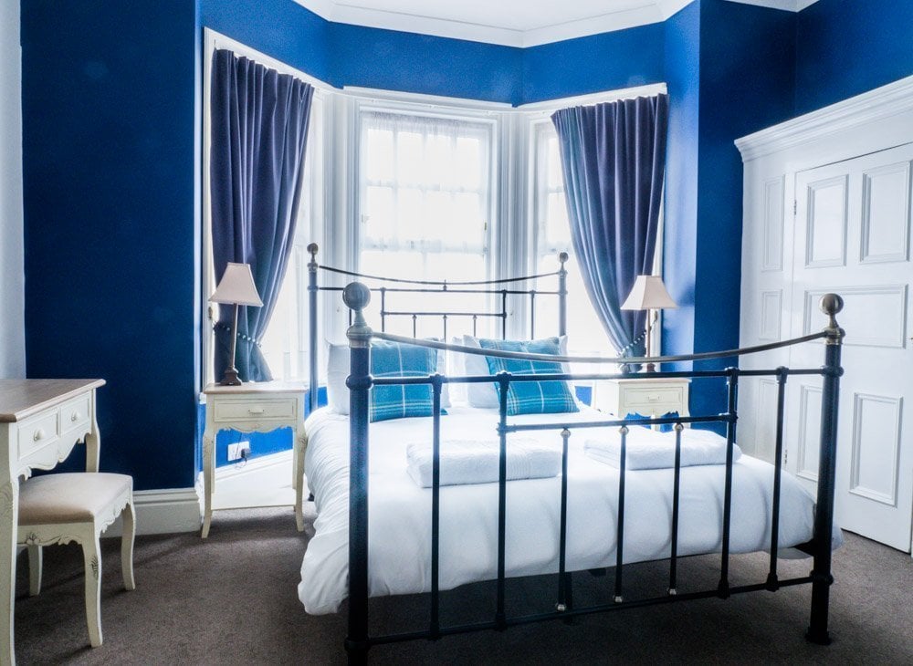 corra lynn blue room
