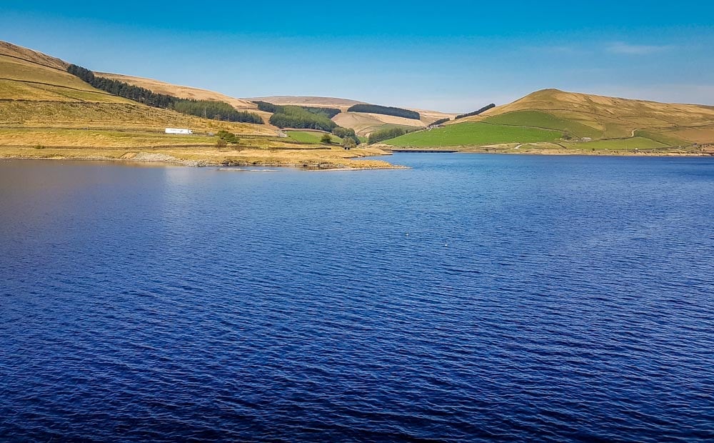 Reservoir-walk-on-a-blue-sky-day Torside And Woodhead Reservoir Walks – North Derbyshire