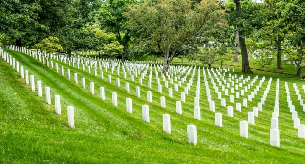 rows of graves arlington cemetery