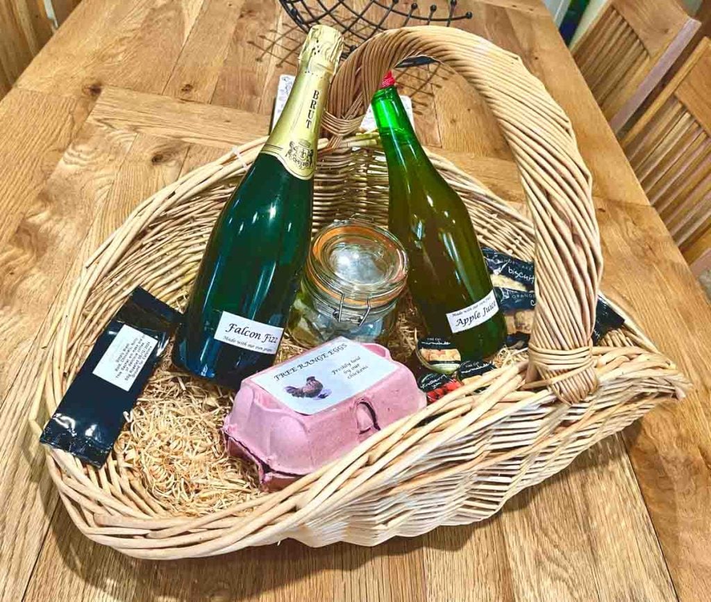 Hamper with Falcon Fizz