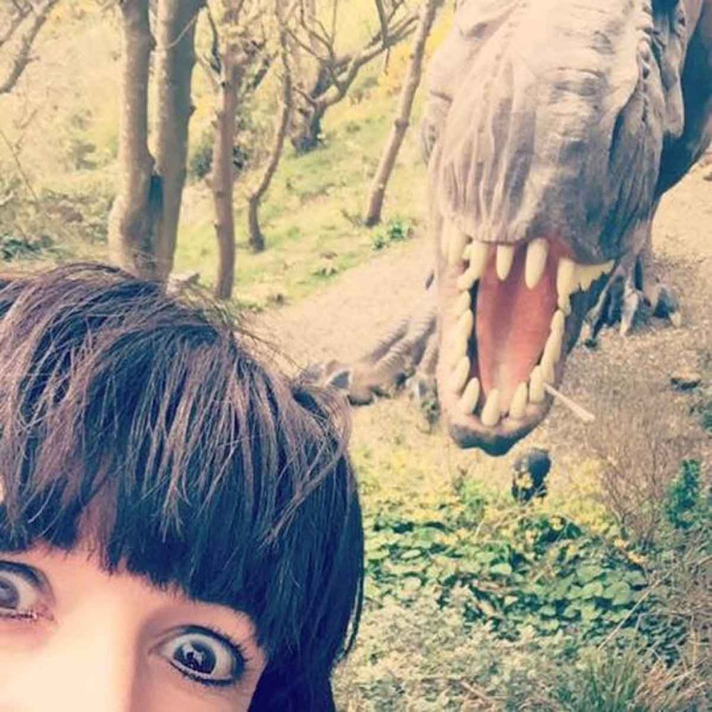 Sally Lacker et Dinosaure
