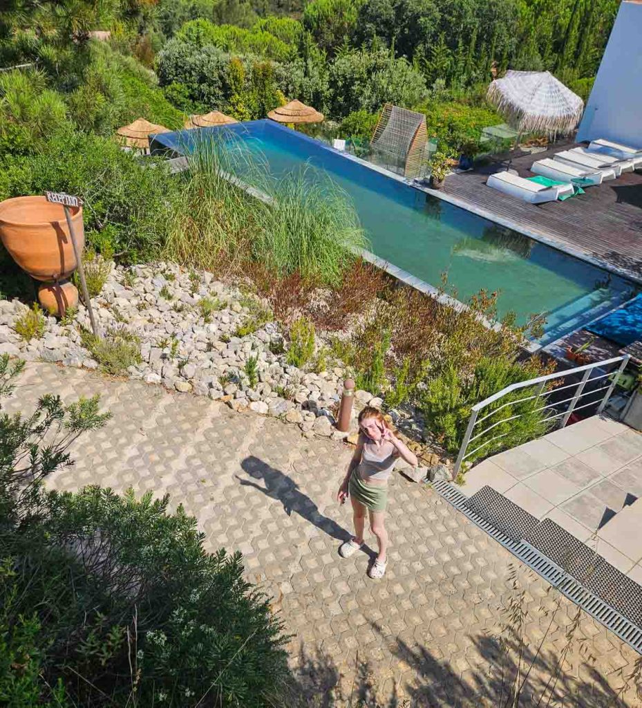 Regarder en bas de l'auberge dans la villa Epicurea