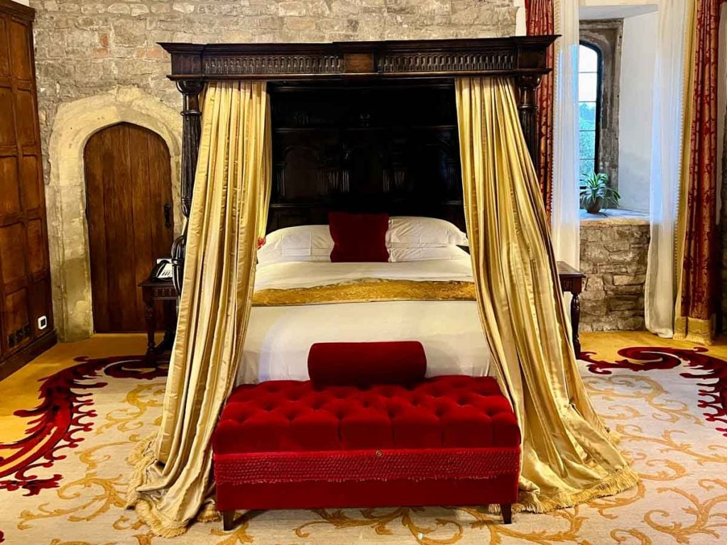 4 poster bed fit for royalty