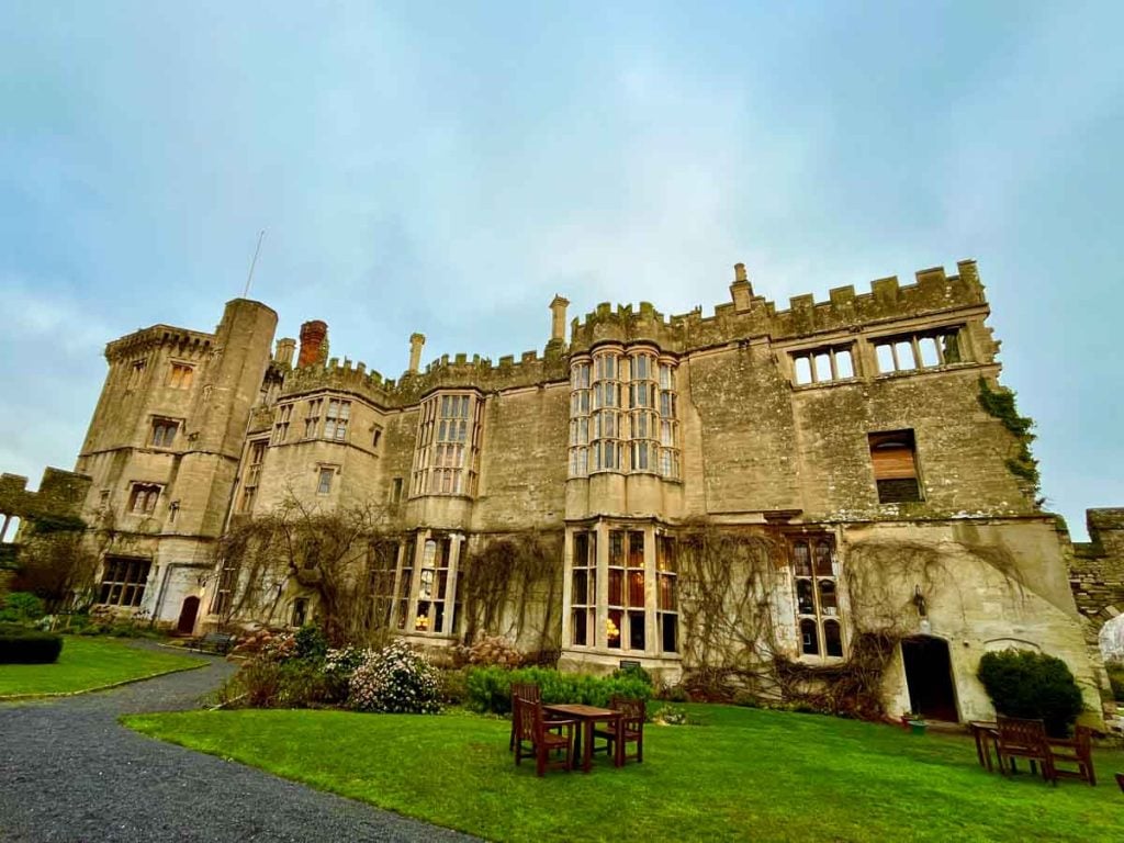 Thornbury Hotel view of the facade