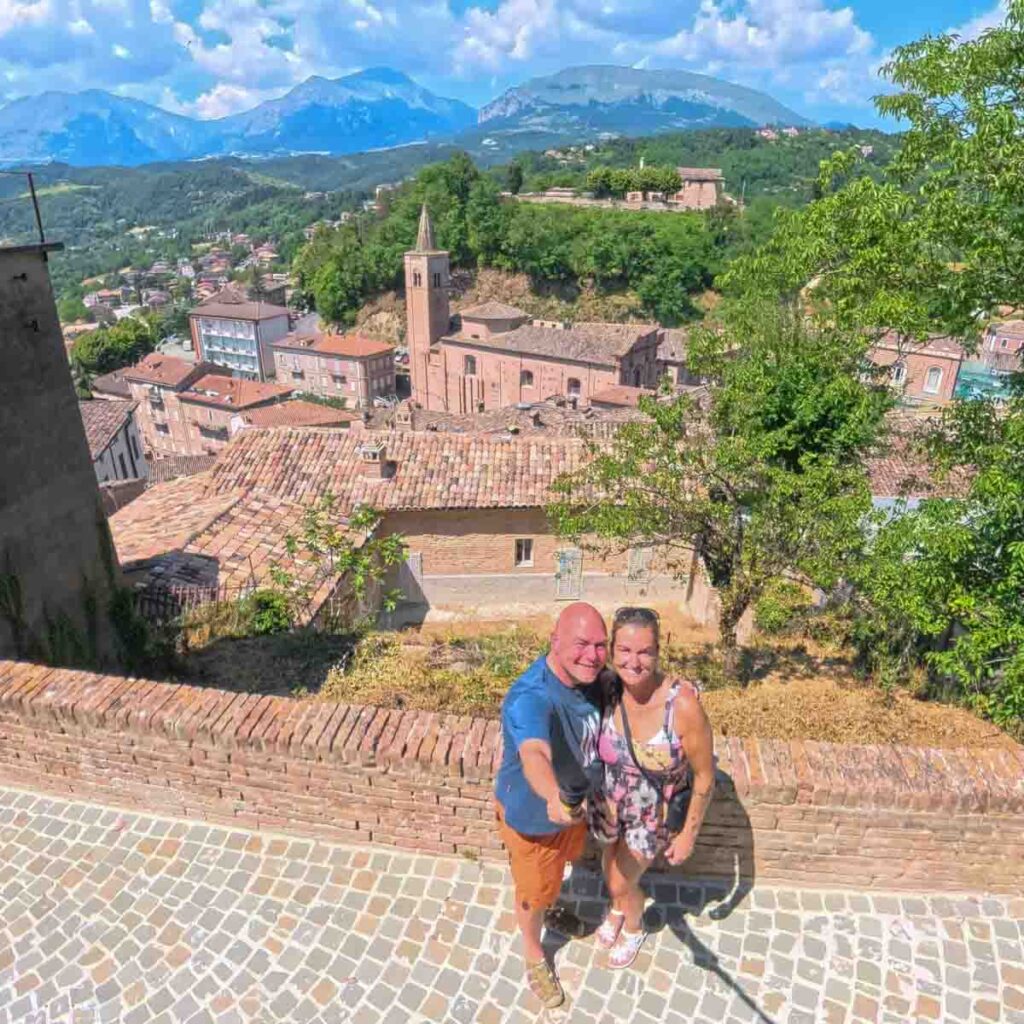 big backdrop in selfie taken with insta360 camera
