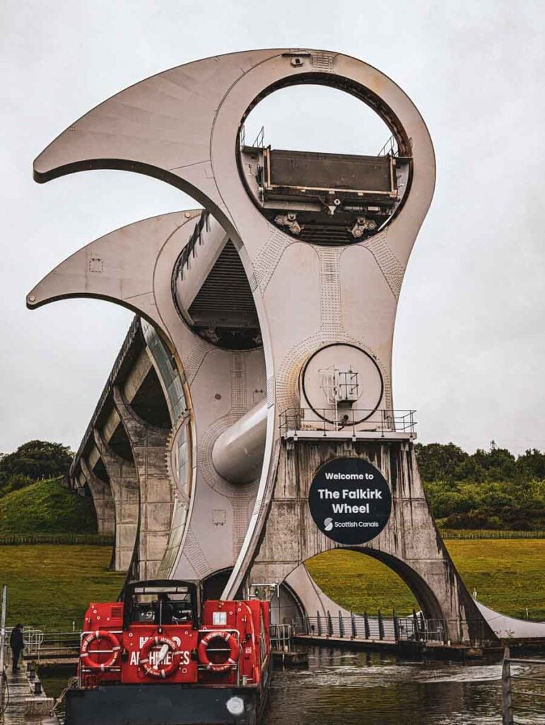 full side view of the falkirk wheel