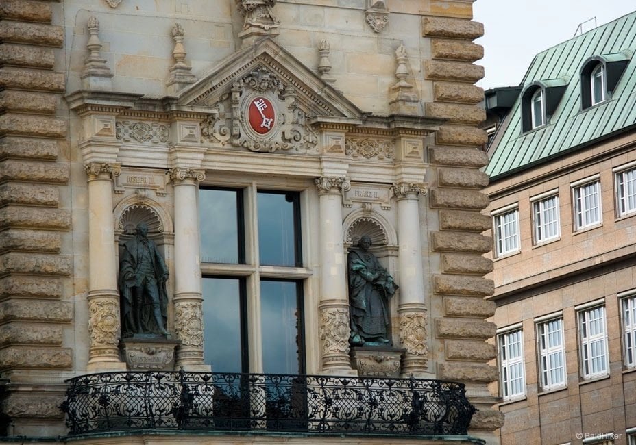 windows and statues in hamburg