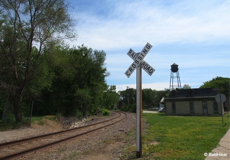 Independence: Chicago and Alton Railroad Depot railroad crossing