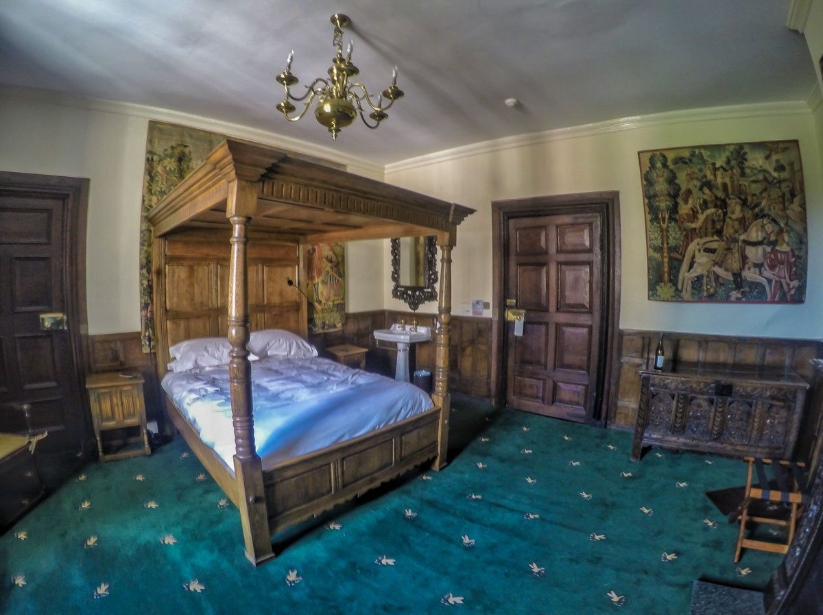 castle bedroom