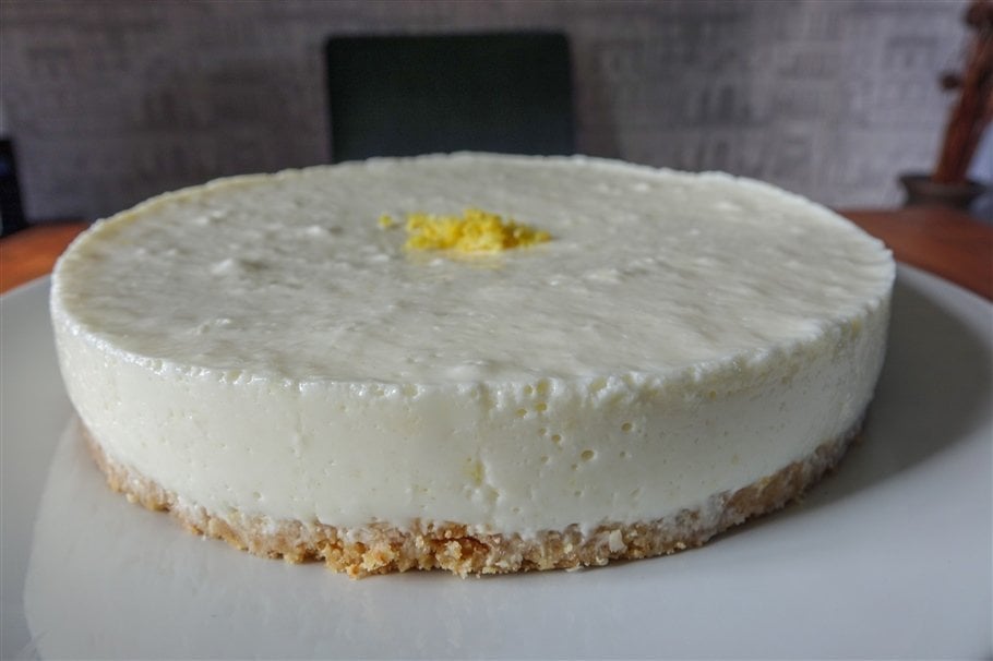 lemon cheesecake completed and served