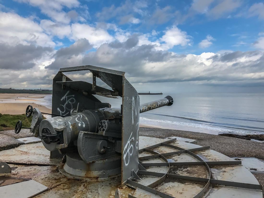 disappearing gun trow rocks